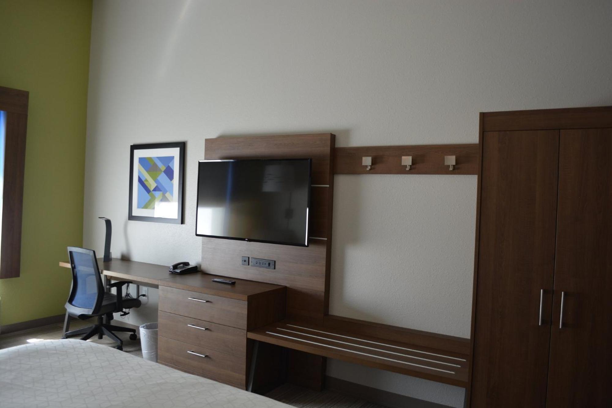 Holiday Inn Express & Suites リベラル エクステリア 写真