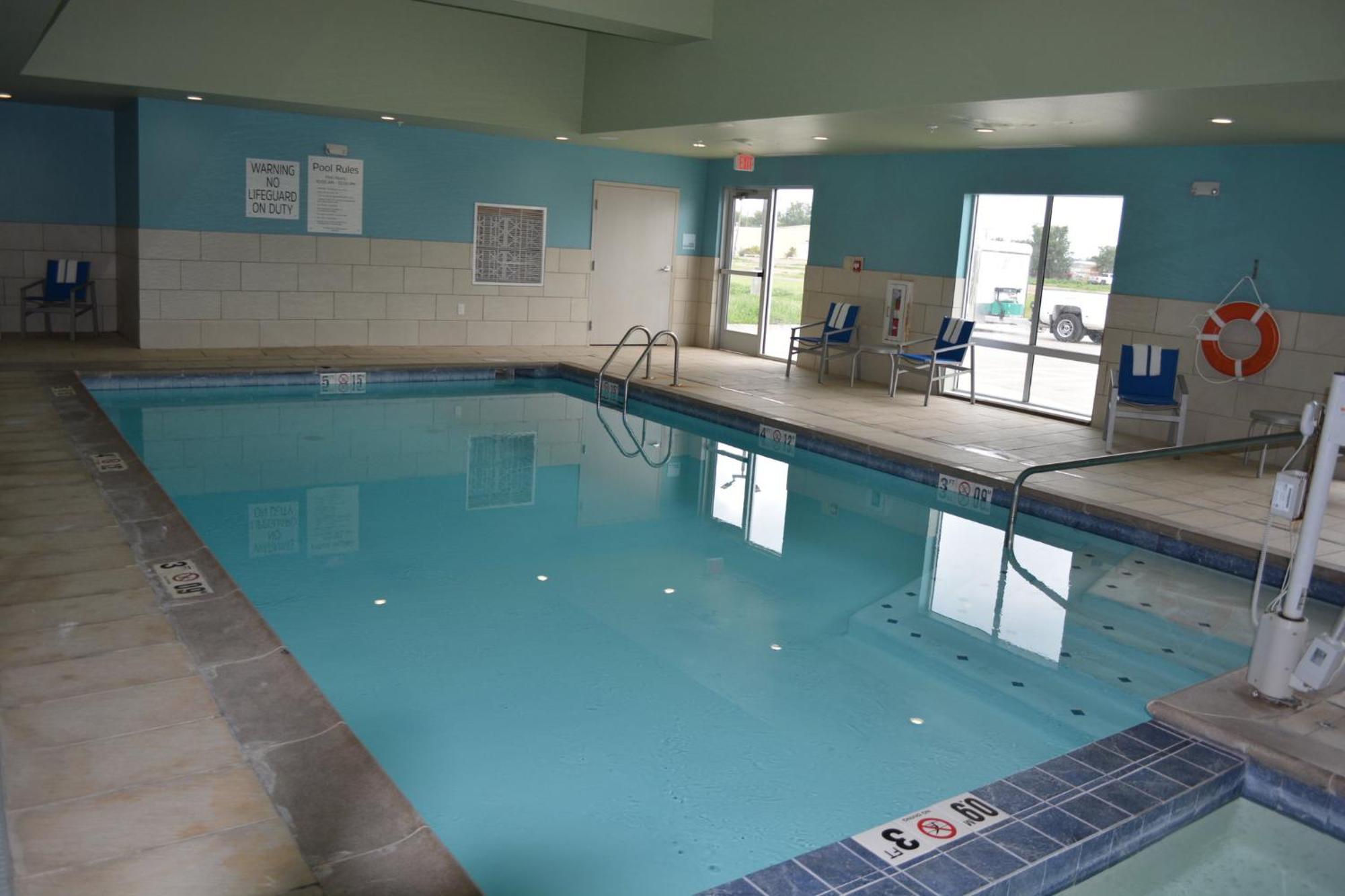 Holiday Inn Express & Suites リベラル エクステリア 写真