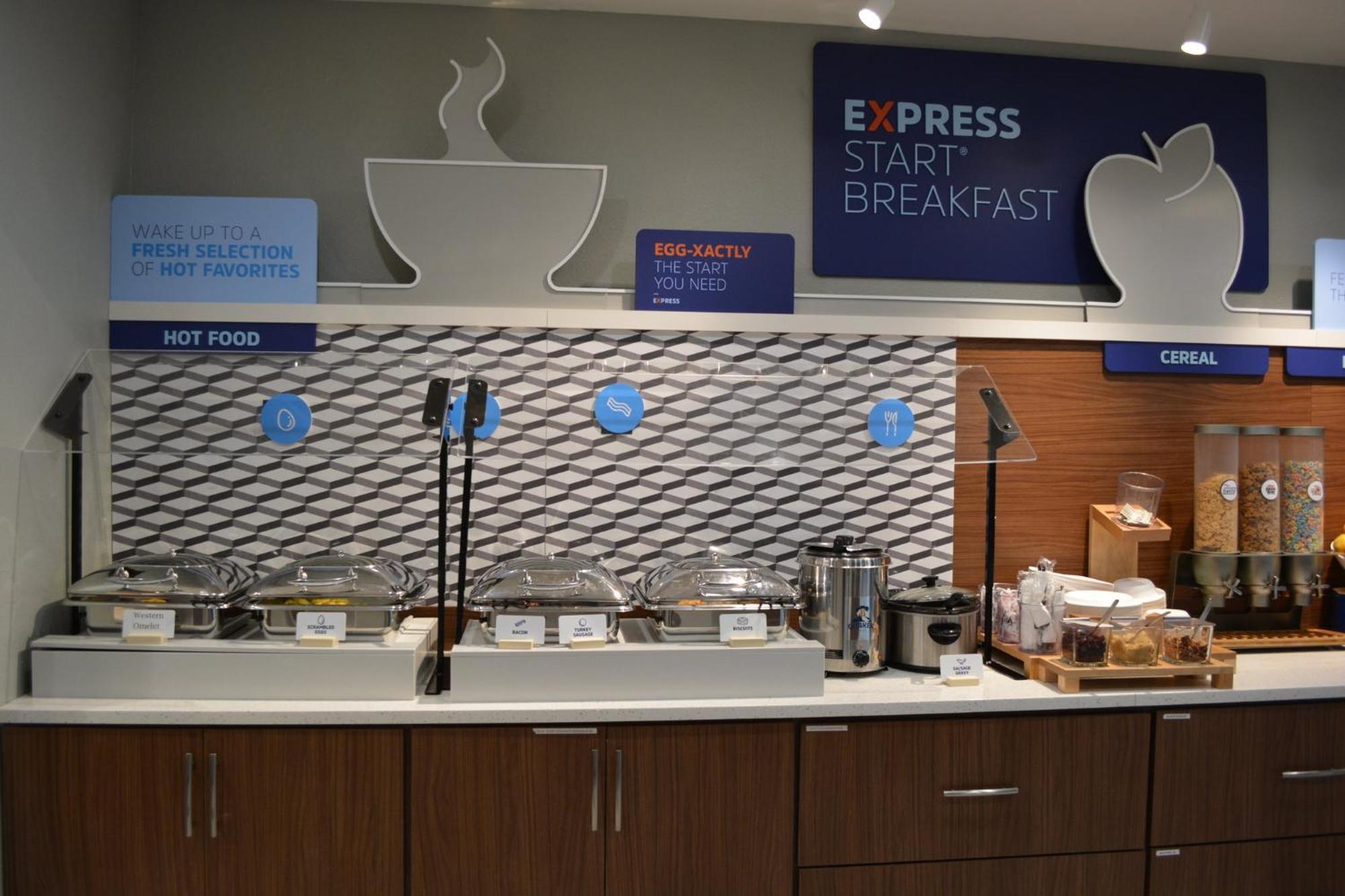 Holiday Inn Express & Suites リベラル エクステリア 写真