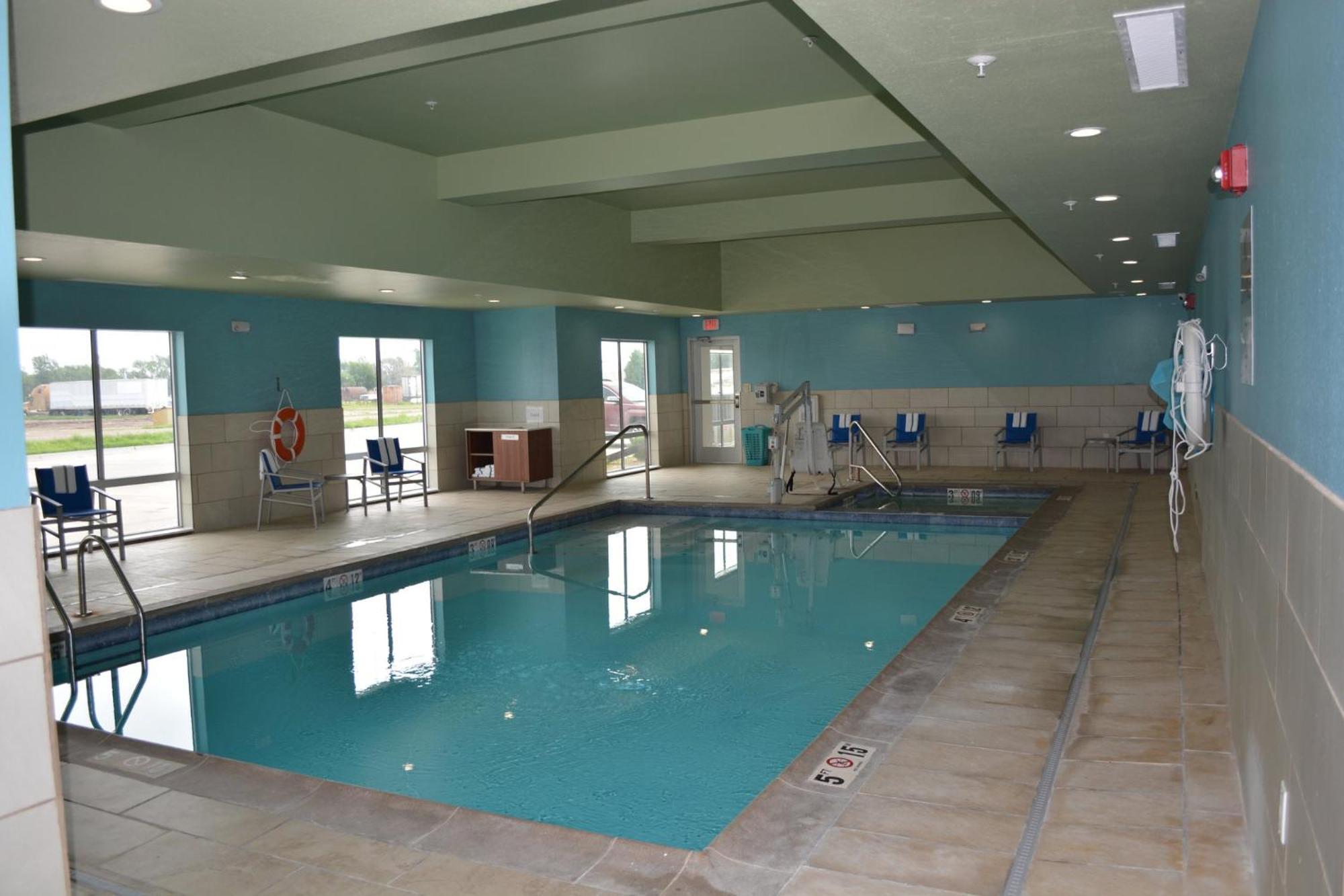 Holiday Inn Express & Suites リベラル エクステリア 写真