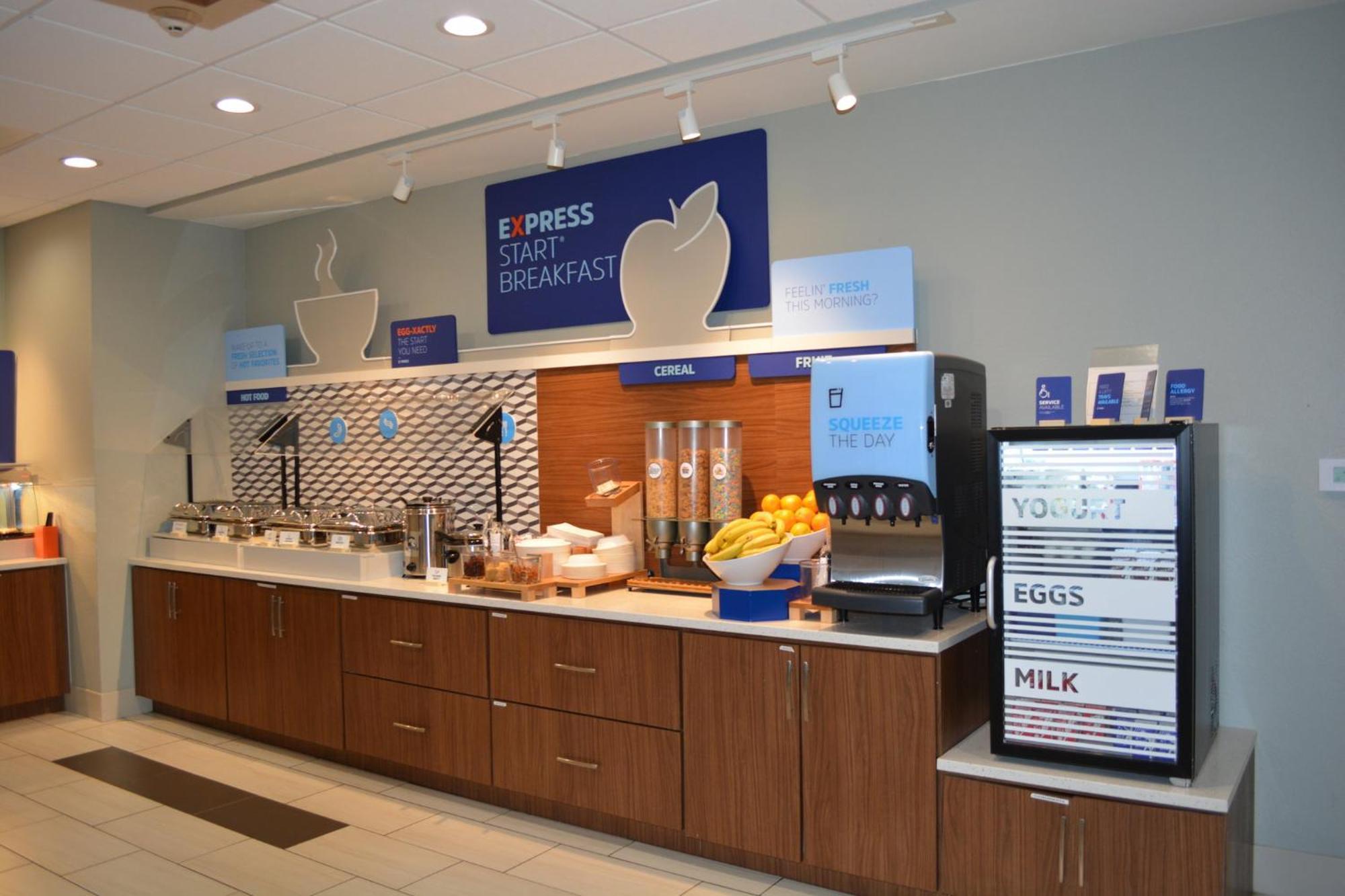 Holiday Inn Express & Suites リベラル エクステリア 写真