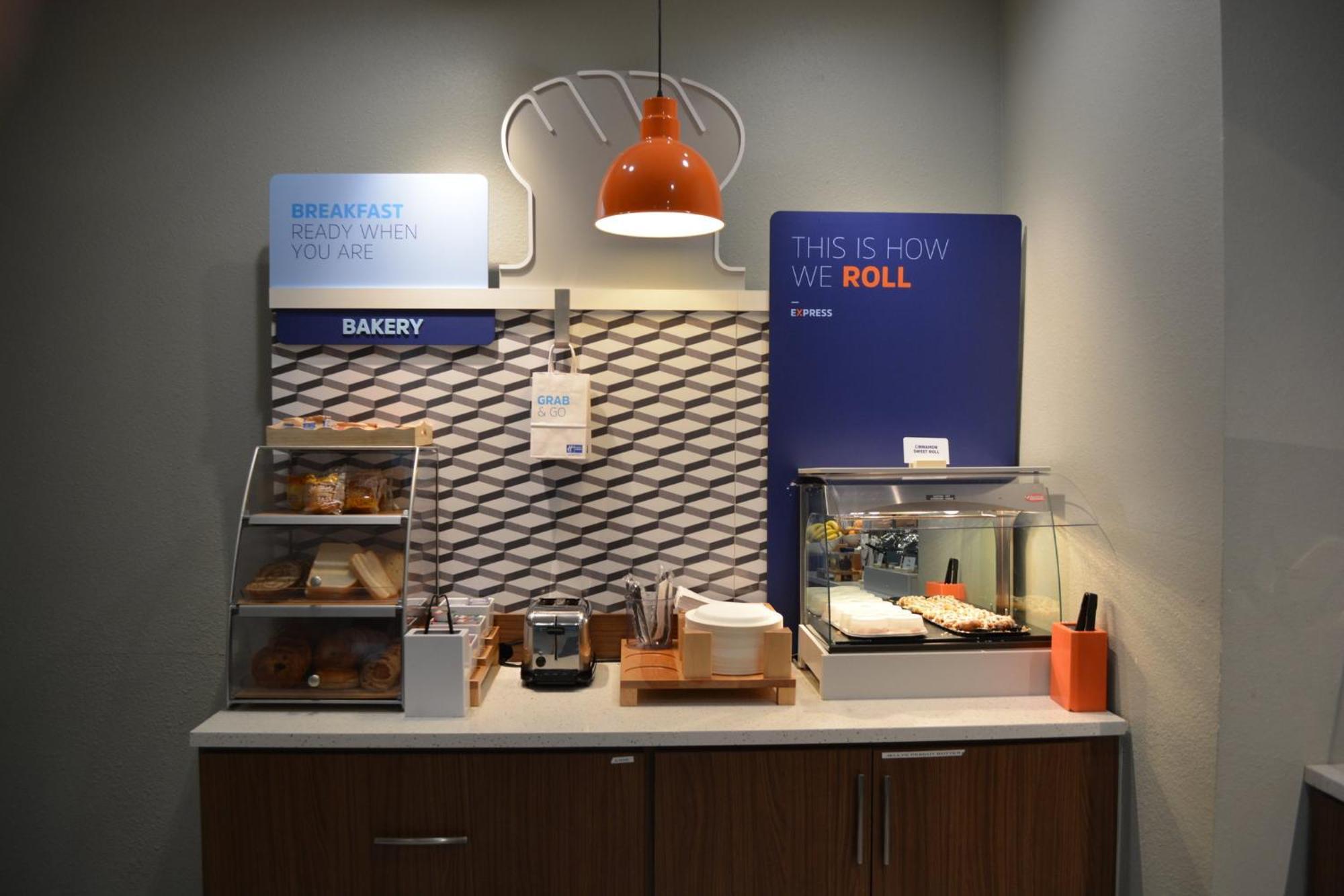 Holiday Inn Express & Suites リベラル エクステリア 写真