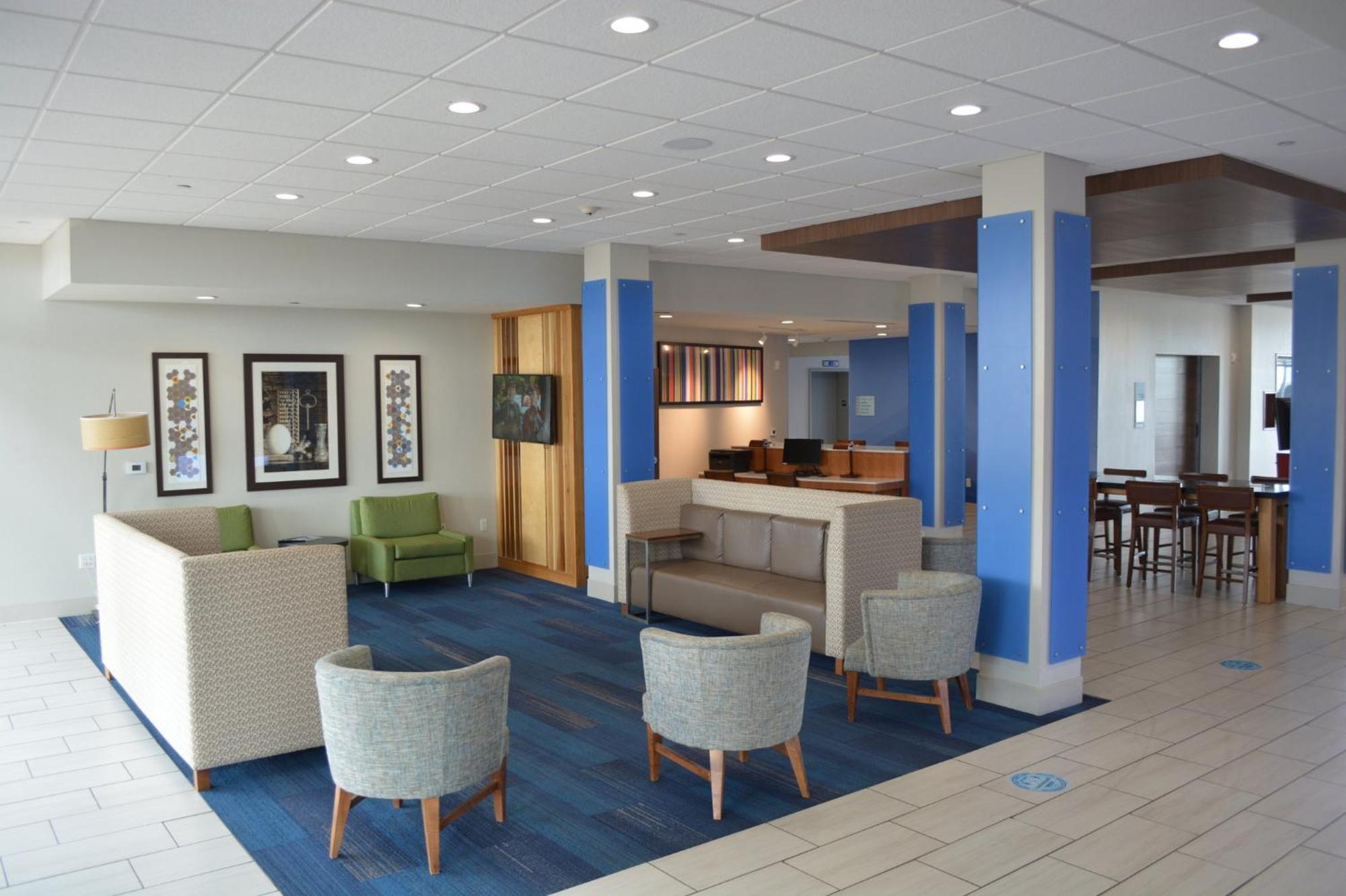 Holiday Inn Express & Suites リベラル エクステリア 写真
