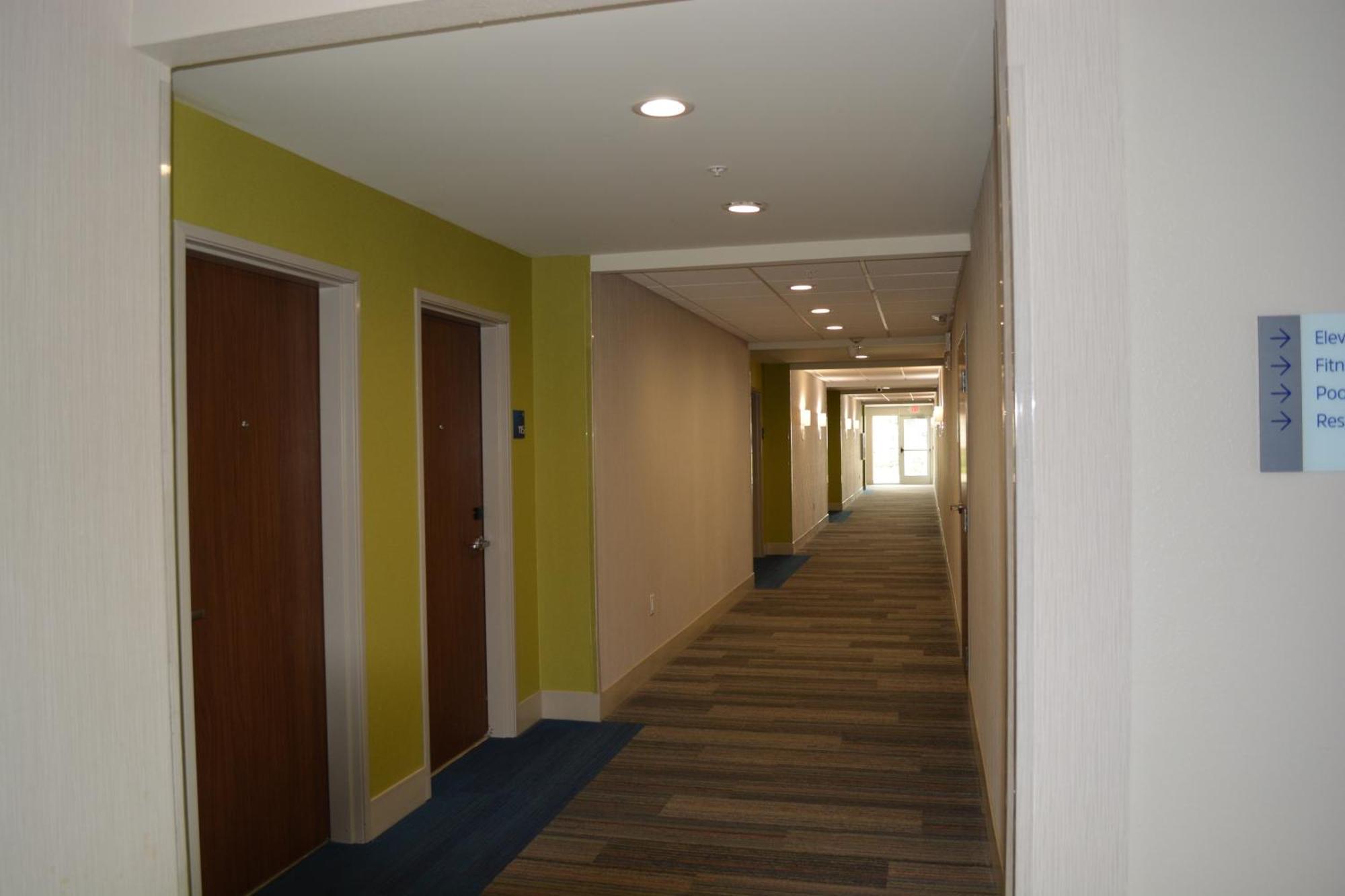 Holiday Inn Express & Suites リベラル エクステリア 写真