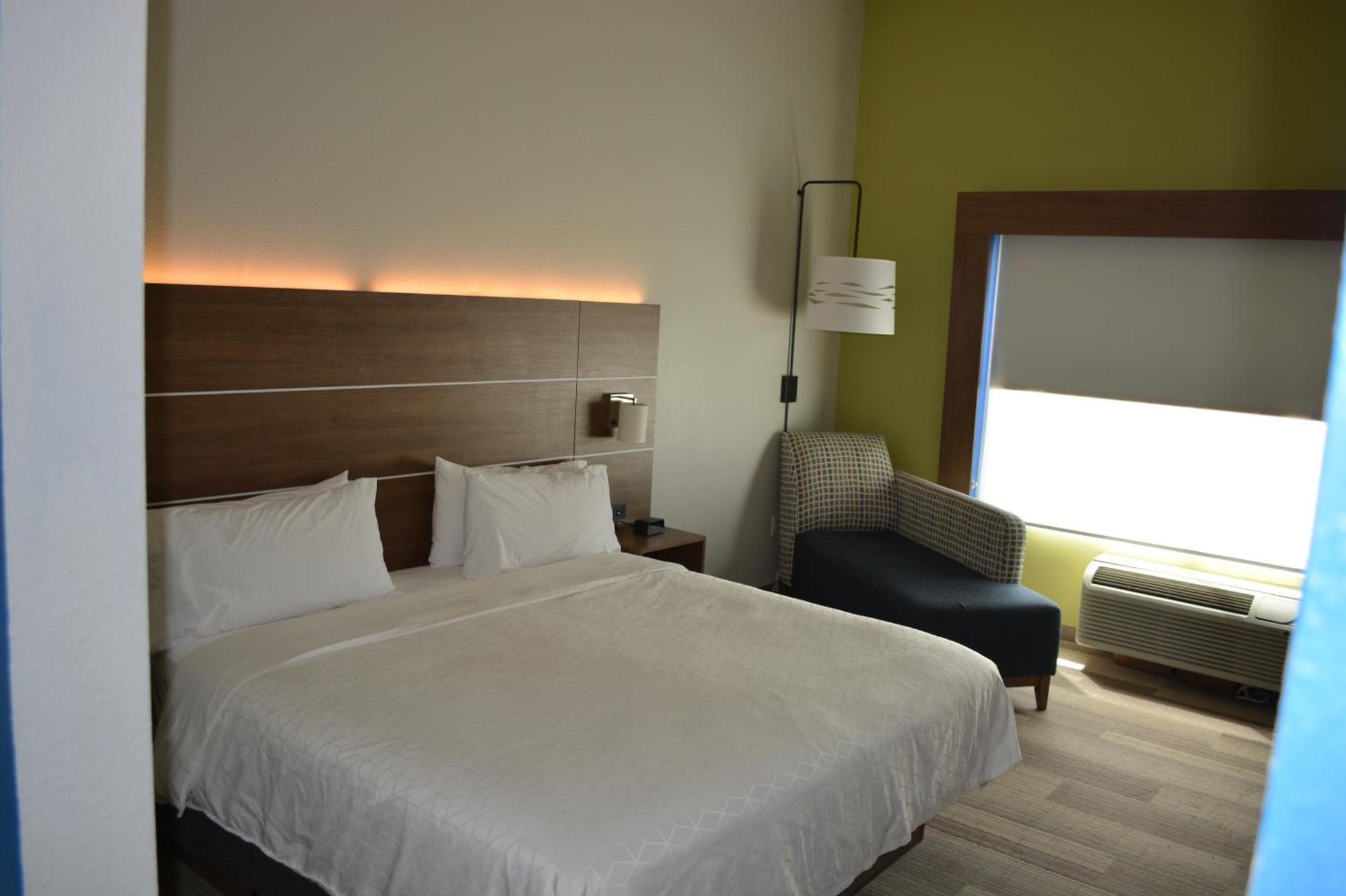 Holiday Inn Express & Suites リベラル エクステリア 写真
