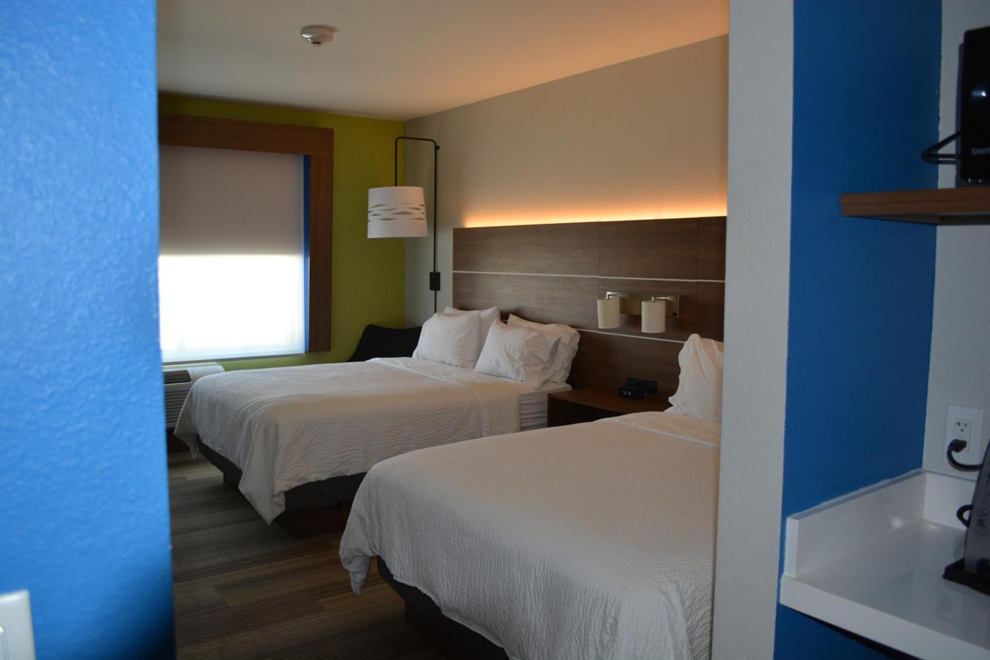 Holiday Inn Express & Suites リベラル エクステリア 写真