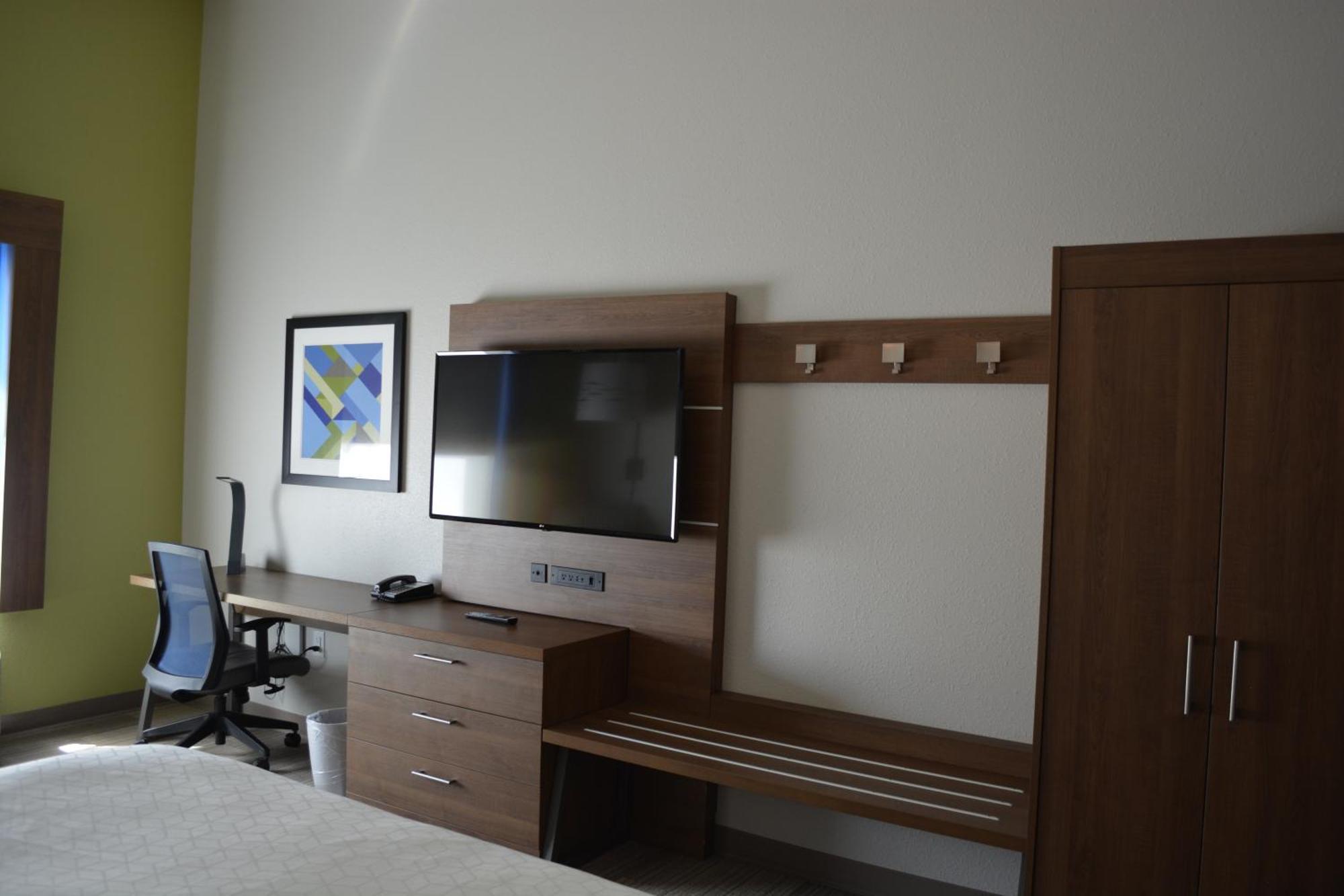 Holiday Inn Express & Suites リベラル エクステリア 写真