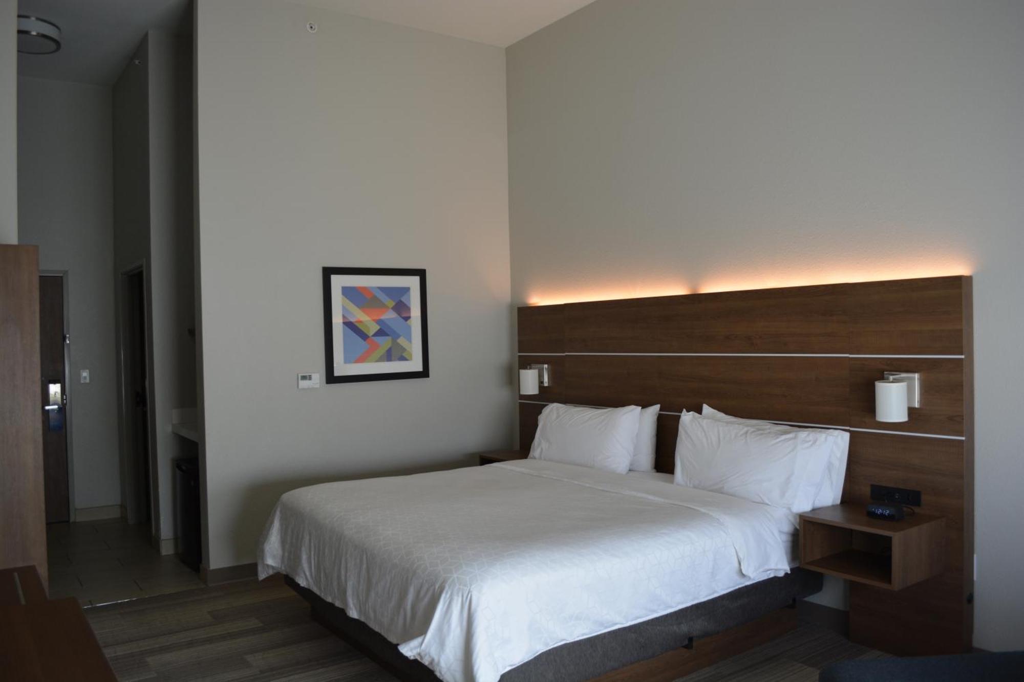 Holiday Inn Express & Suites リベラル エクステリア 写真