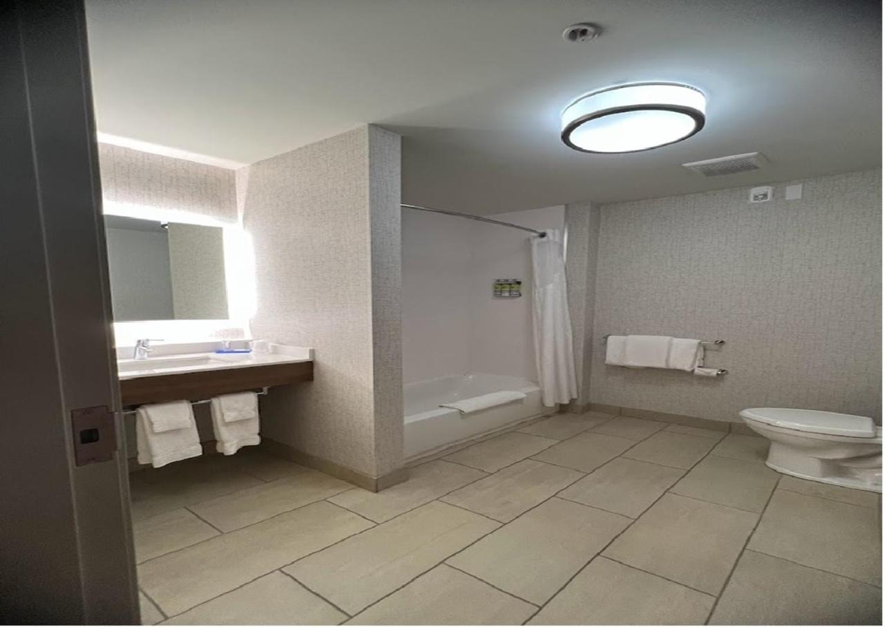Holiday Inn Express & Suites リベラル エクステリア 写真