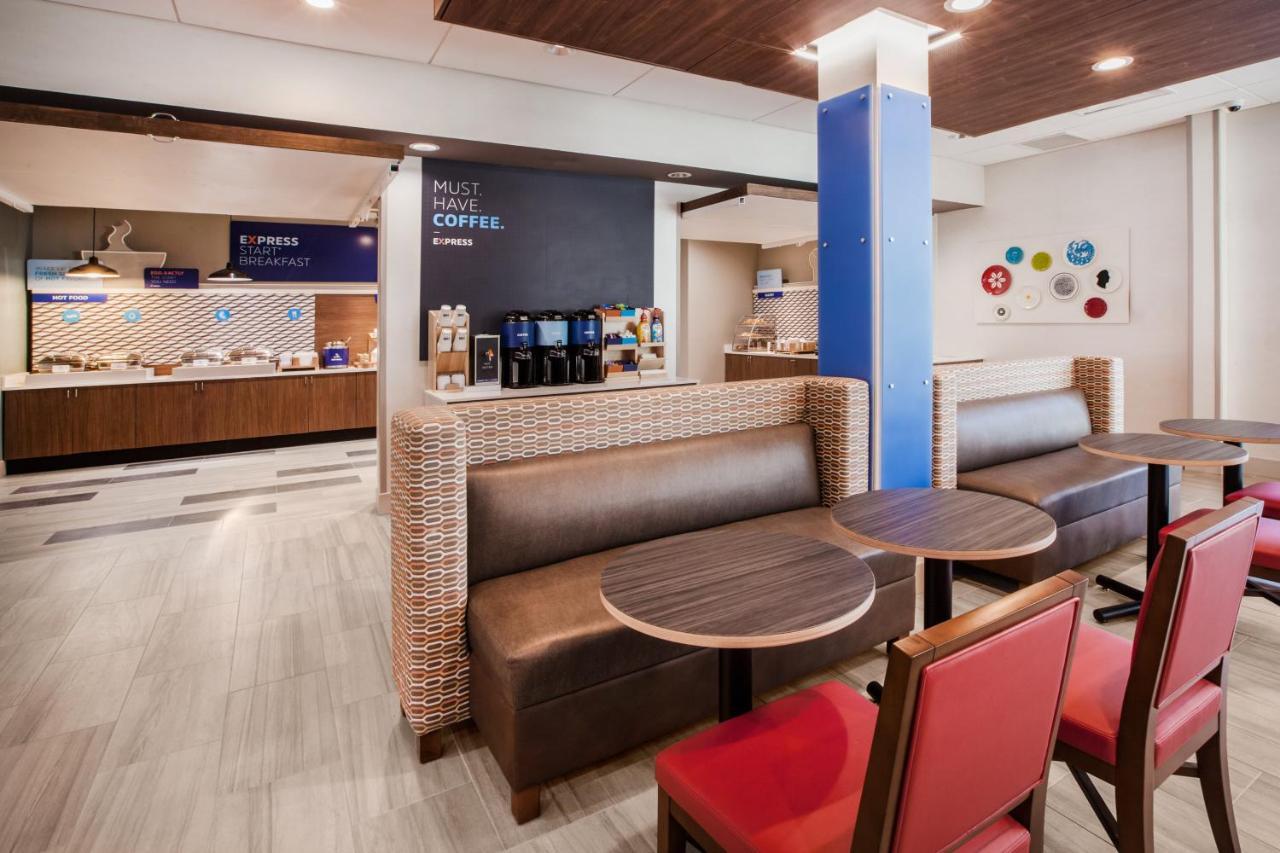 Holiday Inn Express & Suites リベラル エクステリア 写真
