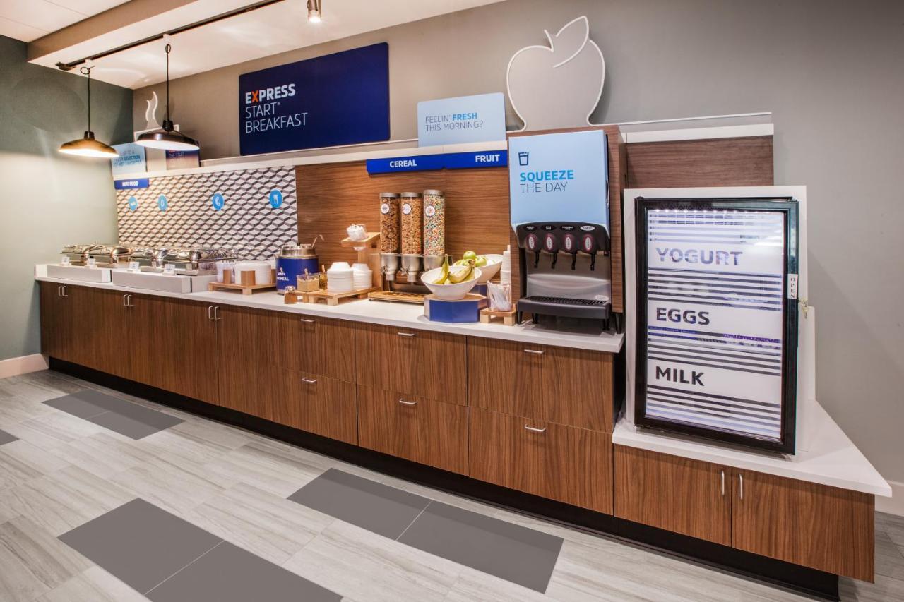 Holiday Inn Express & Suites リベラル エクステリア 写真