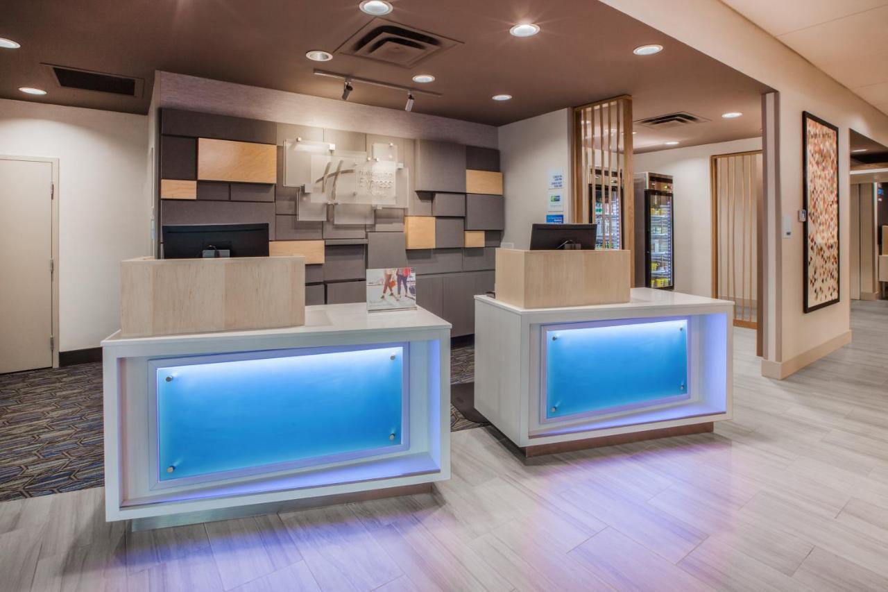 Holiday Inn Express & Suites リベラル エクステリア 写真