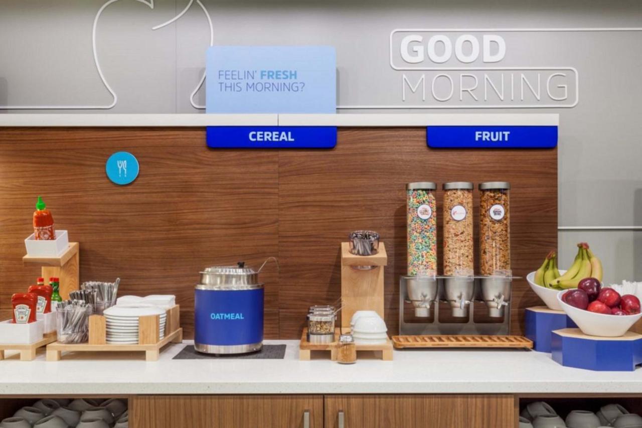Holiday Inn Express & Suites リベラル エクステリア 写真